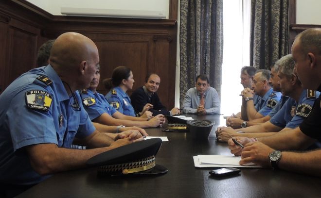 La reunión del alcalde con los mandos policiales.		