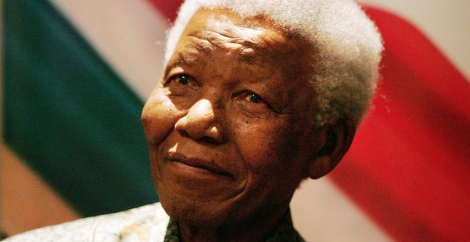 Fotografía de archivo del 26 de agosto de 2004 del Premio Nobel de Paz sudafricano Nelson Mandela.