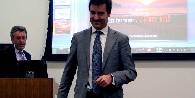Alberto Medrano en la presentación de su red social en la Bolsa de Londres.
