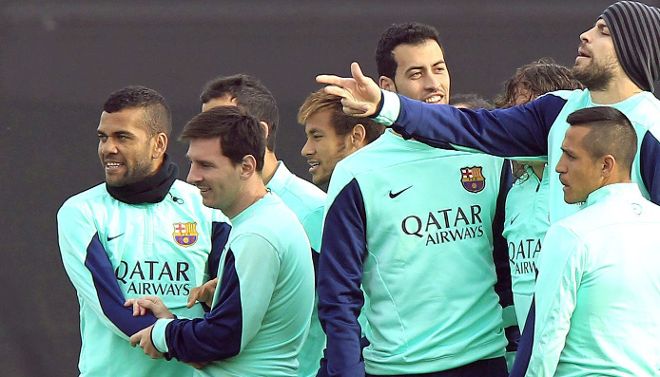 Dani Alves, Messi, Neymar, Busquets, Pique y Alexis Sánchez, durante el entrenamiento de hoy.