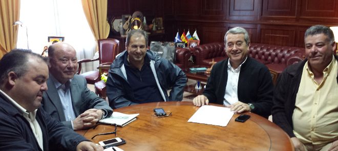 Firma del acuerdo entre Cabildo y Ayuntamiento.