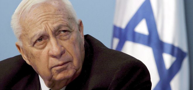 Fotografía de archivo de 2005 de Ariel Sharon.