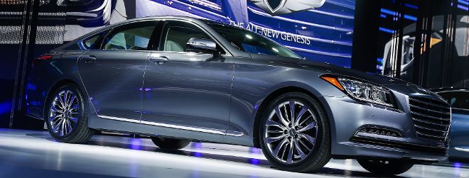 Vista del nuevo 2015 Hyundai Genesis hoy, lunes 13 de enero de 2014, durante el Salón Internacional del Automóvil de Norteamérica (NAIAS), en el Cobo Center de Detroit (EEUU).