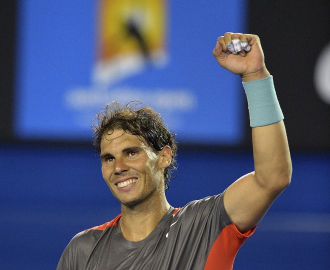 El tenista español Rafa Nadal celebra su victoria ante el australiano Thanasi Kokkinakis tras el partido que enfrentó a ambos en el Abierto de Australia celebrado en Melbourne (Australia) hoy, jueves 16 de enero de 2014.