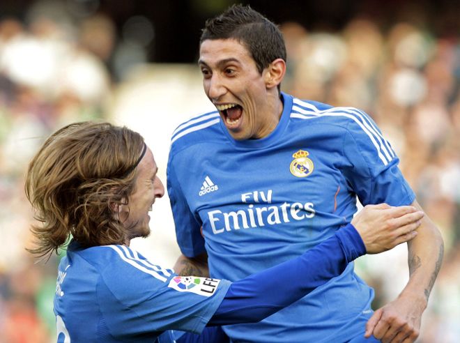 Ángel Di Maria (d) y el croata Luka Modric (i).