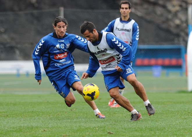 Sandro, a la derecha, en un entrenamiento del CD Tenerife.