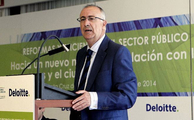 El consejero de Presidencia del Gobierno de Canarias, Francisco Hernández Spínola, expuso en una ponencia el proceso de reforma del sector público en las islas, organizadas por Deloitte y la Asociación para el Progreso de la Dirección (APD).