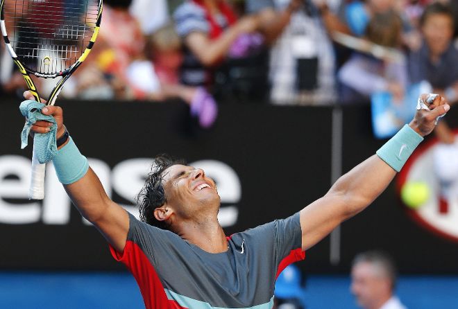 El tenista español Rafa Nadal celebra su victoria ante el búlgaro Grigor Dimitrov durante el partido que enfrentó a ambos en los cuartos de final del Abierto de Australia celebrado hoy, miércoles 22 de enero de 2014 en Melbourne (Australia).