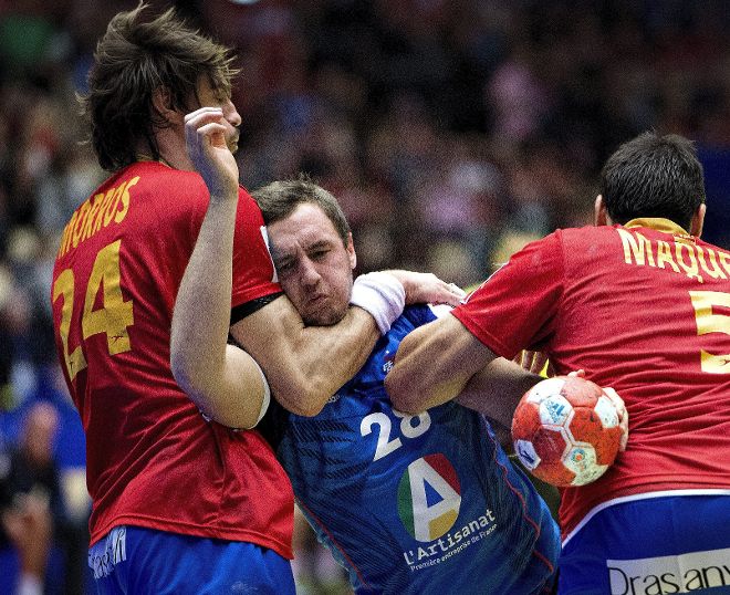 Viran Morros (i) durante el partido Francia-España.