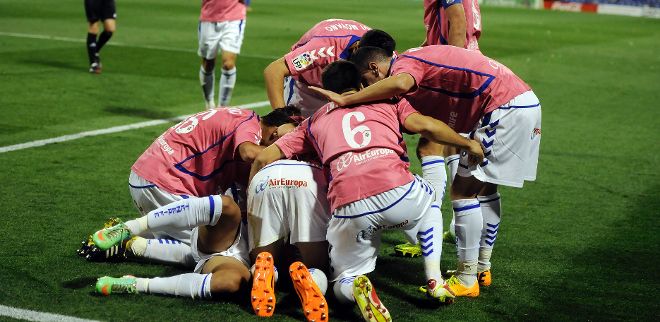 Los jugadores del Tenerife celebran uno de los goles logrados en el Rico Pérez de Alicante.