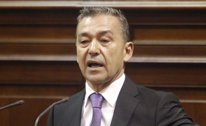 Paulino Rivero en sede parlamentaria.
