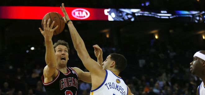 Mike Dunleavy (i) ante Klay Thompson.