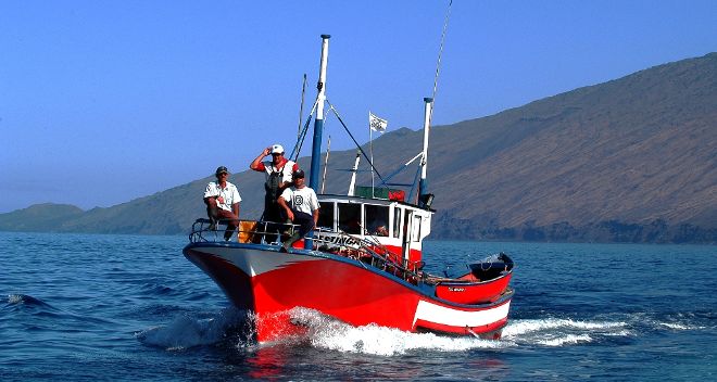 Fotografía de archivo del tradicional pesquero en Canarias. En este caso en la isla de El Hierro.