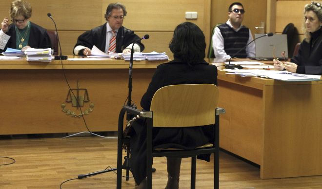María Hilda Pérez Zamora, reclamada por Perú como presunta integrante de Sendero Luminoso, durante la vista celebrada esta mañana en la Audiencia Nacional por su extradición.