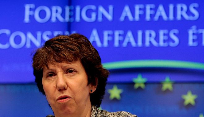 La británica Catherine Ashton, Alta Representante de la UE para Exteriores, durante una sesión informativa sobre el encuentro de ministros de Exteriores de países miembros de la Unión Europea, y que ha tenido lugar en Bruselas, Bélgica, lunes 21 de marzo de 2011. Los asistentes se centrarán en los asuntos referidos a Libia y Japón.