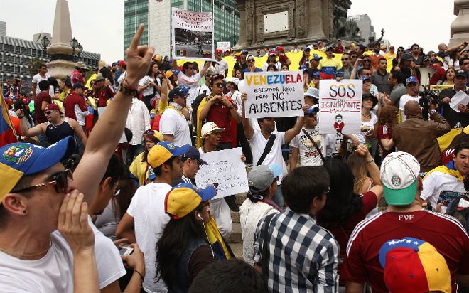 Venezolanos radicados en México protestaron tras casi dos semanas del inicio de las protestas en Venezuela por parte de agrupaciones estudiantiles y manifestantes opositores al Gobierno.