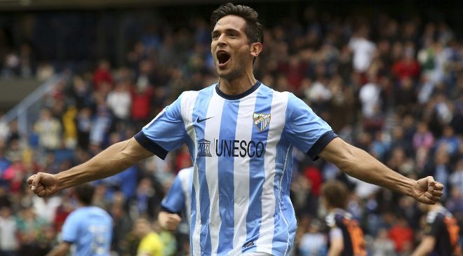 El delantero paraguayo del Málaga CF celebra un gol.
