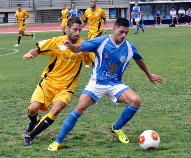 Una jugada del partido Marino-Villa Santa Brígida.