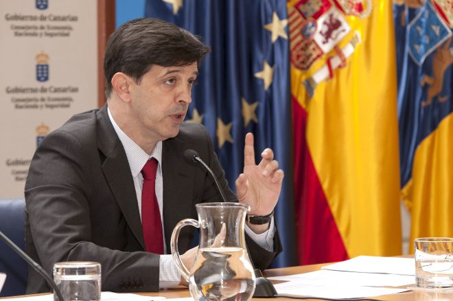 El consejero de Economía, Hacienda y Seguridad del Gobierno de Canarias, Javier González Ortiz, informó hoy sobre la posición del Ejecutivo ante la reforma del sistema de financiación autonómica.
