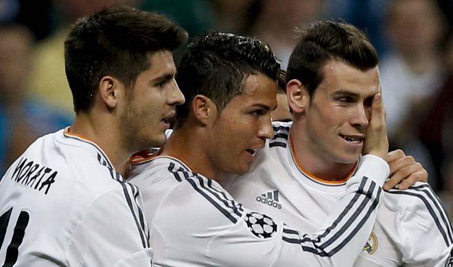 Cristiano Ronaldo (c) celebra con Bale y Morata (i) un gol.