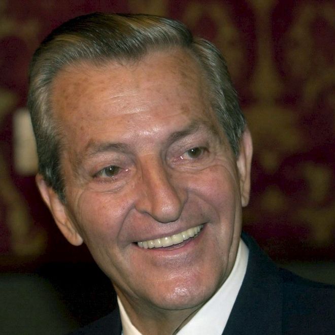2002, del expresidente del Gobierno Adolfo Suárez, el primer presidente de la democracia española que ha fallecido hoy.