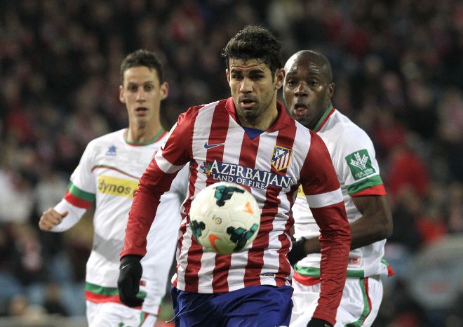 El delantero del Atlético de Madrid Diego Costa (c).