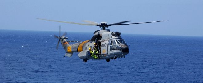 Fotografía de archivo, facilitada por el Ministerio de Defensa, de un helicóptero Super-Puma del Servicio Aéreo de Rescate (SAR) del Ejército del Aire igual al accidentado.