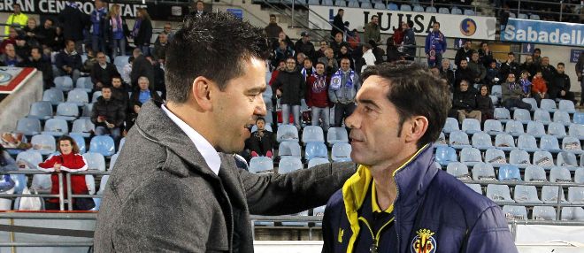 Los entrenadores del Villarreal Marcelino (d) y del Getafe Contra.