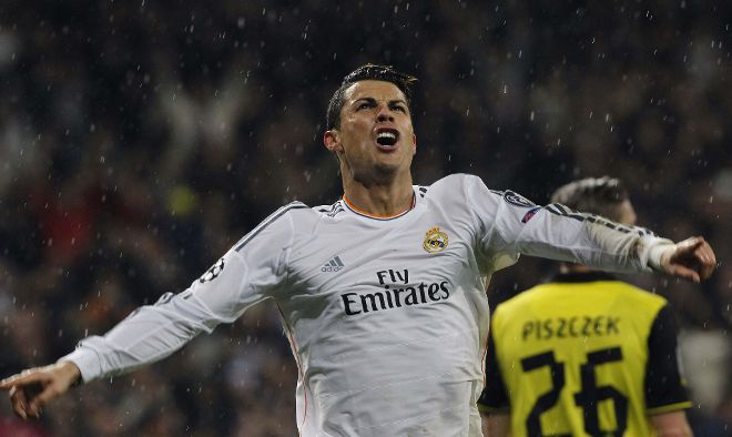 El delantero portugués del Real Madrid, Cristiano Ronaldo celebra su gol.