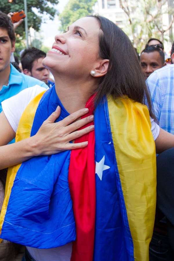 Fotografía del 26 de marzo de 2014, donde se observa a la dirigente María Corina Machado participar en una concentración en Caracas (Venezuela).