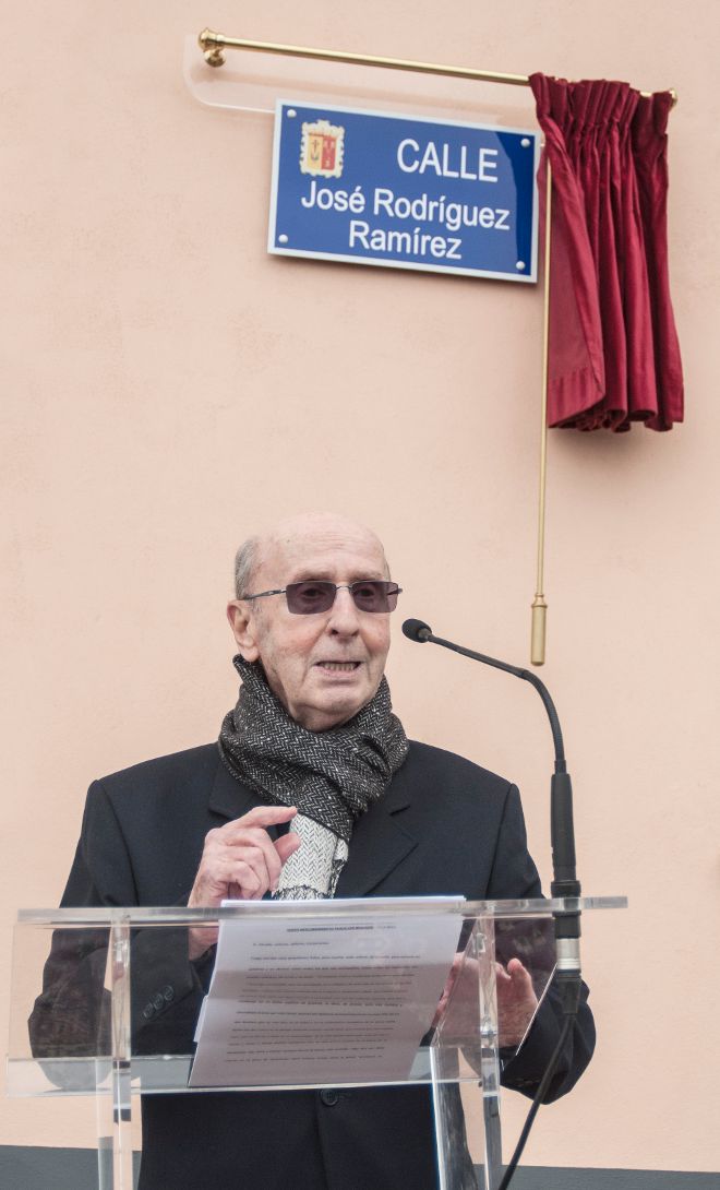 En Los Realejos (2012), cuando le otorgaron una calle con su nombre.