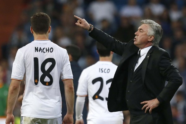 El técnico italiano del Real Madrid, Carlo Ancelotti (d).