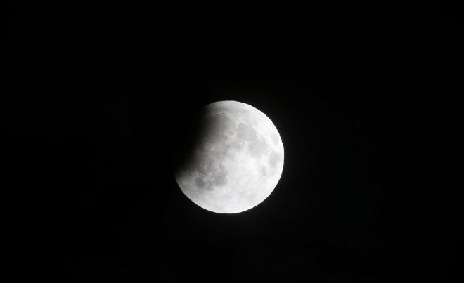Vista del eclipse lunar desde Nueva York.