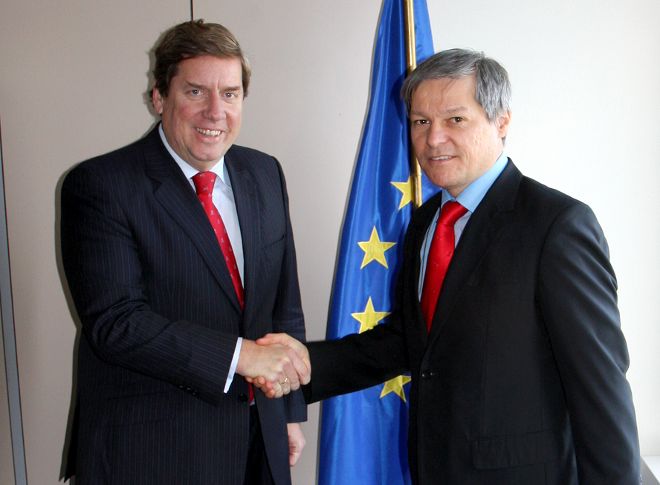 Gabriel Mato (i) y el comisario europeo.