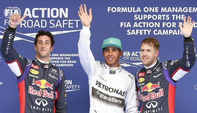 Lewis Hamilton (c), Daniel Ricciardo (i) y Sebastian Vettel.