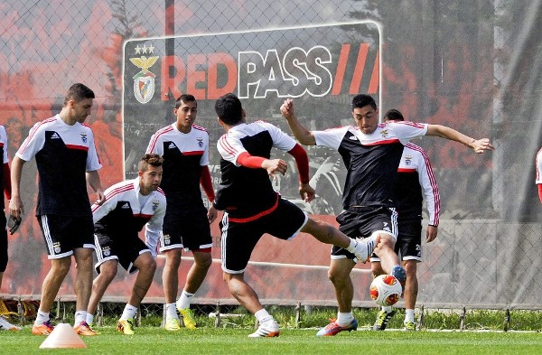 Jugadores del Benfica entrenando.