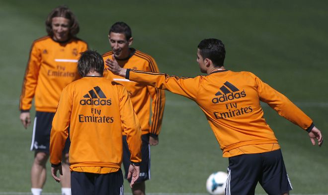 Los jugadores del Real Madrid durante el entrenamiento del equipo.