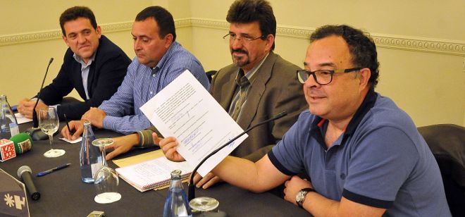 Los alcaldes de La Gomera que presentaron su renuncia de la Ejecutiva Insular del PSOE, en la rueda de prensa.