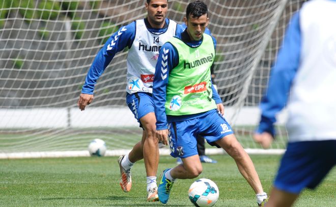 Ricardo(d) y Aridane en un entrenamiento.