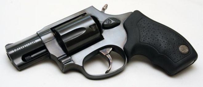 Imagen de un modelo de revólver de la marca Taurus.