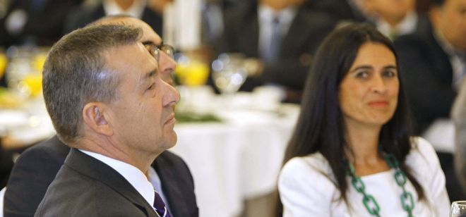 El presidente del Gobierno de Canarias, Paulino Rivero (i), y la delegada del Gobierno en Canarias, maría del Carmen Hernández Bento.