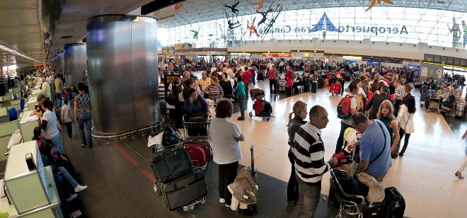 Las tasas de aeropuerto, que pagan los pasajeros dentro del precio final del billete, representan el 10 % del coste operacional de las aerolíneas.