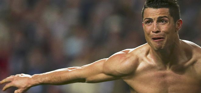 Cristiano Ronaldo celebra su penalti.