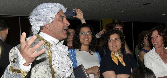 Un actor caracterizado como Tomás de Iriarte presentó ayer el acto de inauguración de la nueva Biblioteca Municipal.