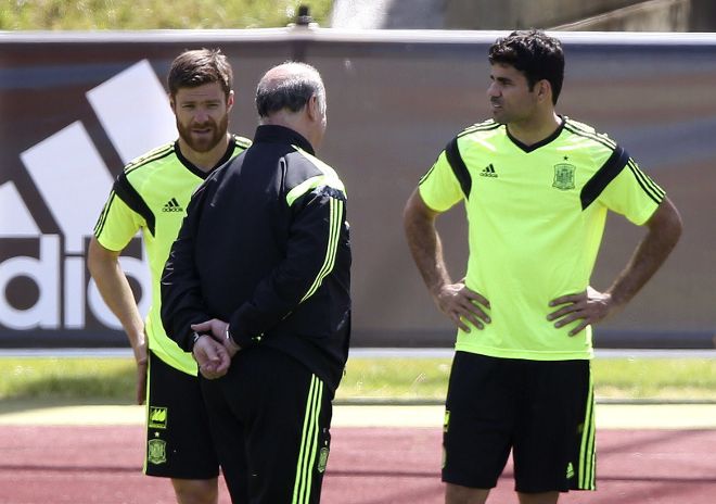 Del Bosque, con Costa y Alonso.