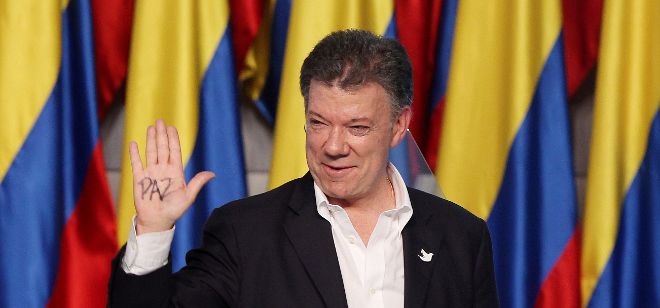 El presidente de Colombia y candidato a la reelección, Juan Manuel Santos, celebra luego de que fuera reelegido.