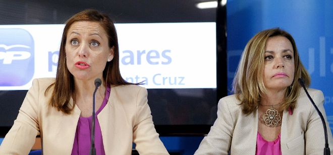 La portavoz del Partido Popular en Santa Cruz de Tenerife, Cristina Tavío (i), y la concejal Ana Zurita.