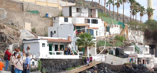 La imagen refleja lo que era Cho Vito en 2012, días antes de que cayeran estas casas. La palmera aún tenía vida.