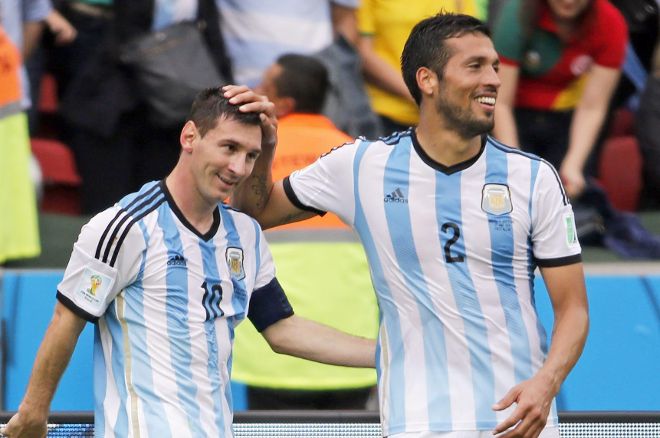 Messi y Garay.