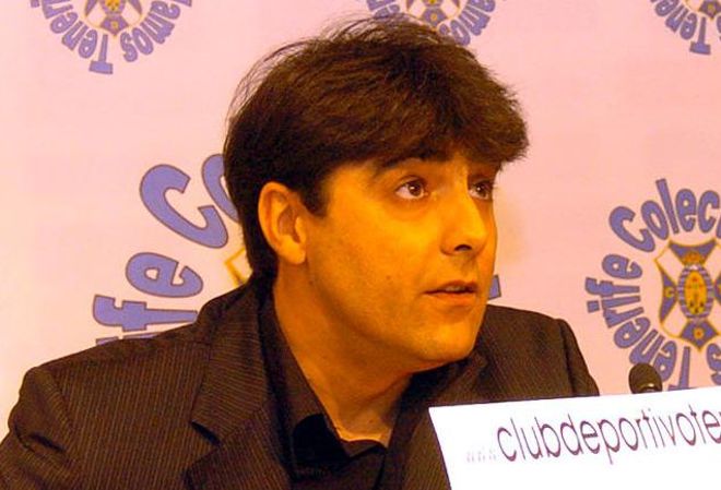 César Gómez, ante los medios informativos.